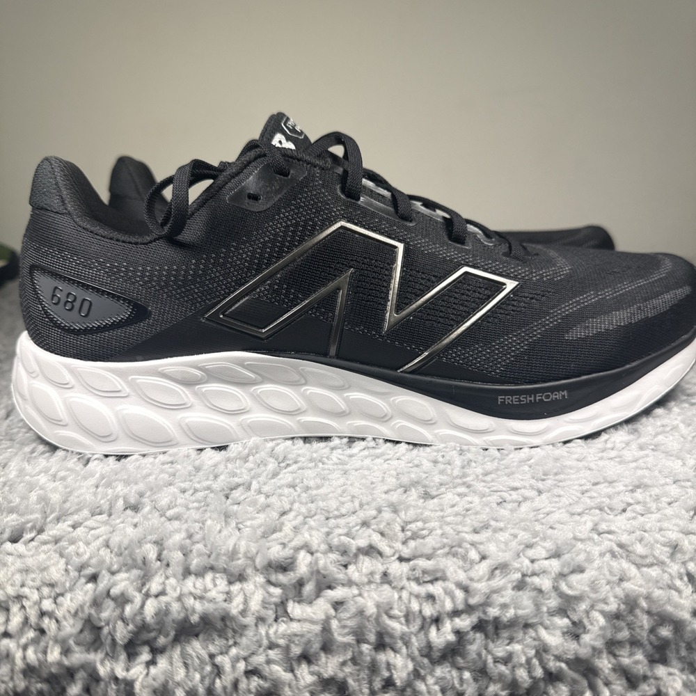 New Balance Fresh Foam 680v8 Mens Running Shoes Black/White/Gray Width=D Sz 10.5